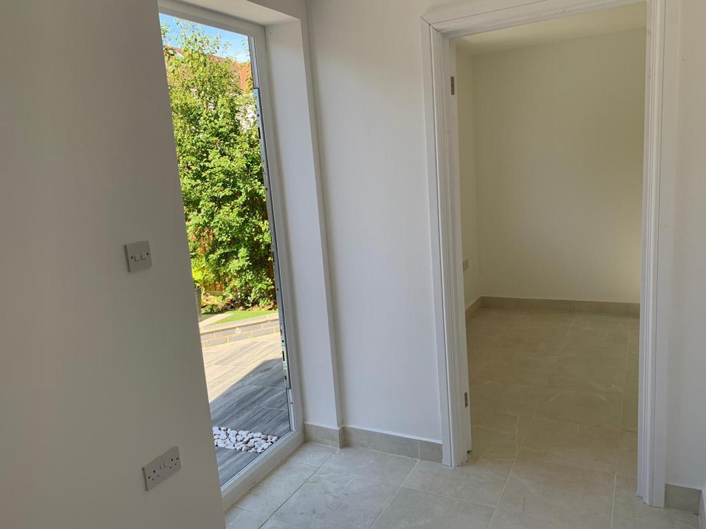 BLSA One Bedroom Studio Flat in Redbridge (Zone 4), FURNISHED, £1000 PM (ALL INCLUSIVE) MyQMUL